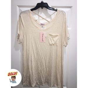 Short sleeve knit swing hem top.